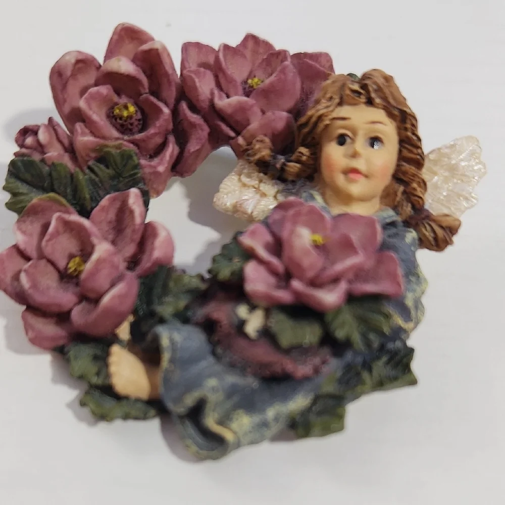 90s Floral Wreath Boyds Bears Brooch